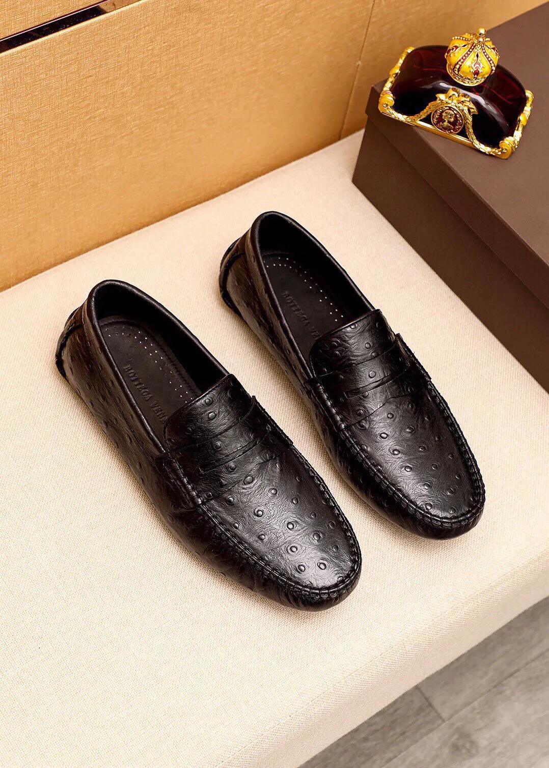 Men's Men's Shoes 💰: 460 💰💐 BV Men's Slip-on Shoes® [BOTTEGA VENETA] Official website counter new model, one-to-one mold opening ⚠Italian calfskin ➕Embossed ➕Cow 🐂 leather lining. Driving slip-ons, available at counters, sizes 38～44 (45🉑️customized)